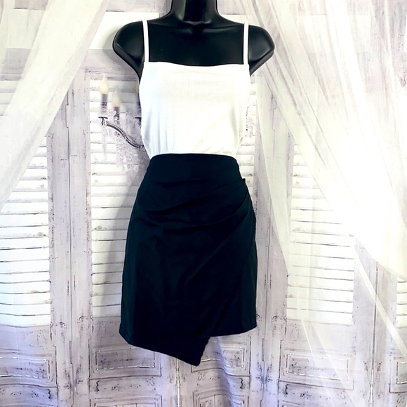 Windsor Dresses & Skirts - NWT BLACK MINI SKIRT